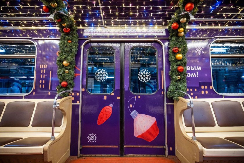 Новогодние поезда метро 2025