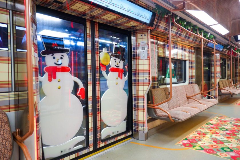 Новогодний поезд в метро