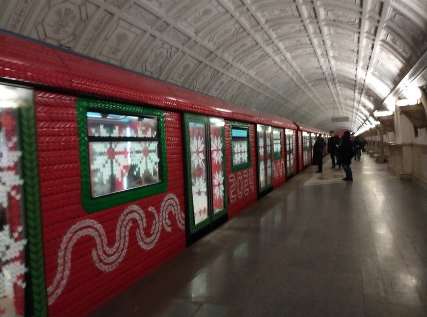 Москва 2020 вязаный поезд