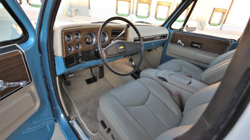 Chevrolet Blazer k5 Interior