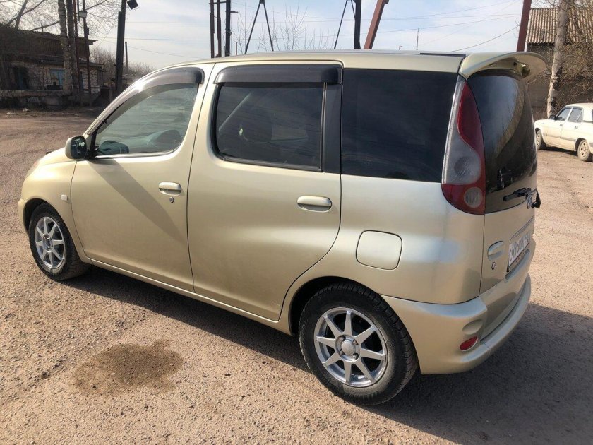 Toyota funcargo 2000