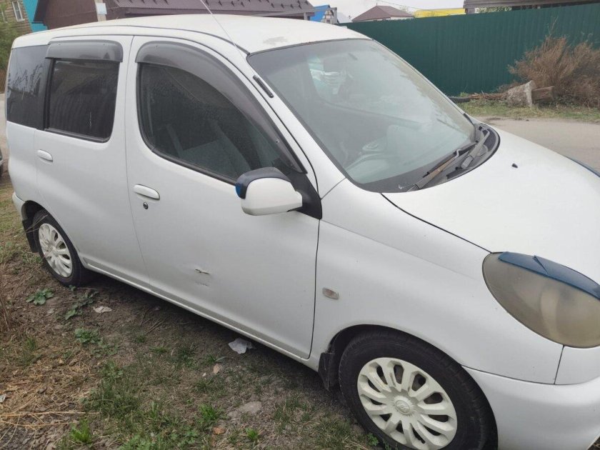 Тойота функарго белая