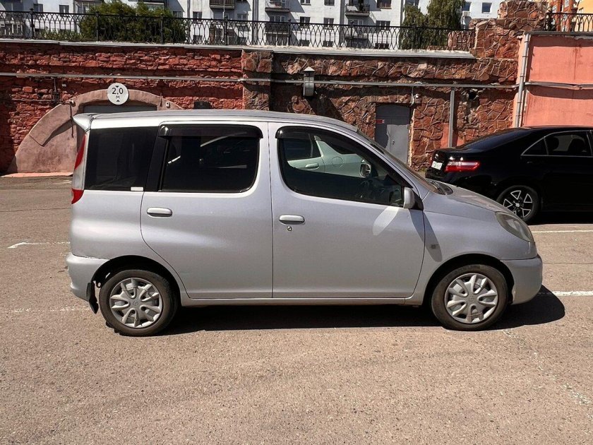 Тойота функарго 2001