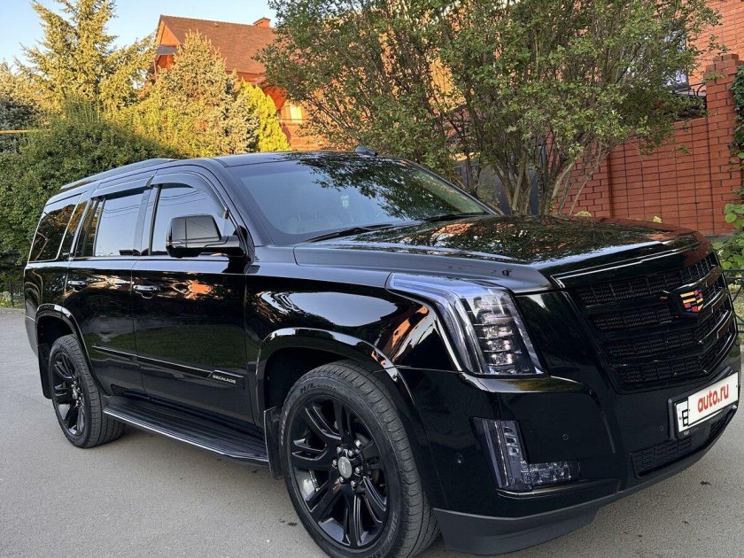 Черный кадиллак эскалейд