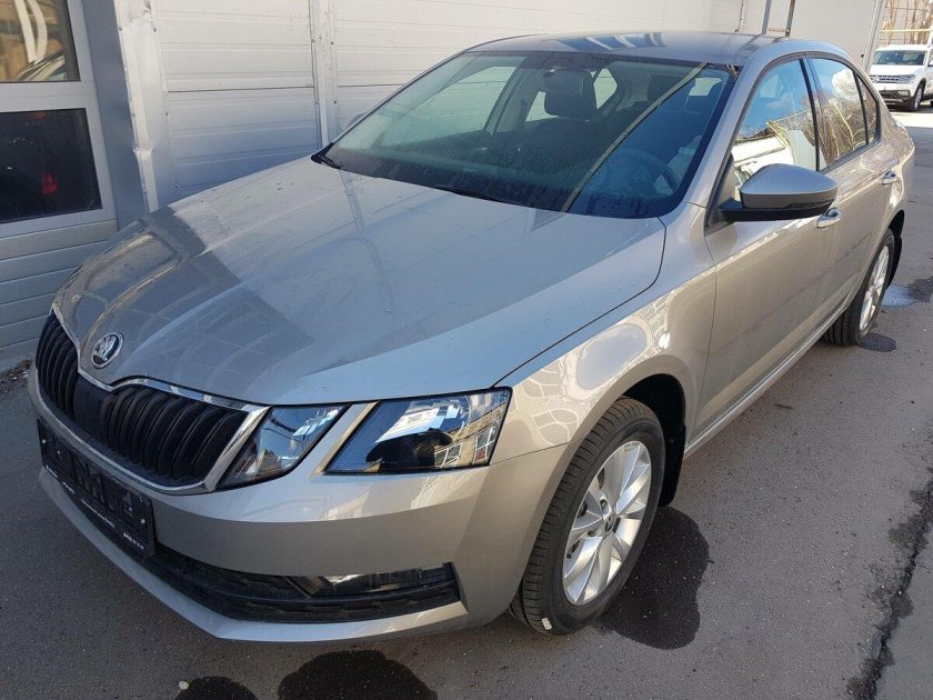 Бежевый капучино металлик Шкода