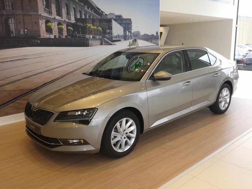 Шкода Октавия а8 бежевая
