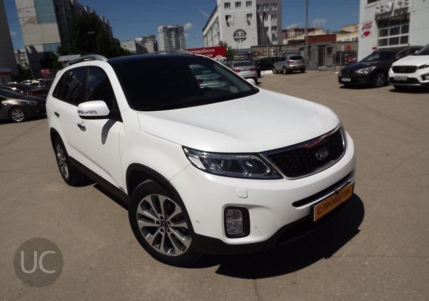 Киа Соренто белая с черной крышей