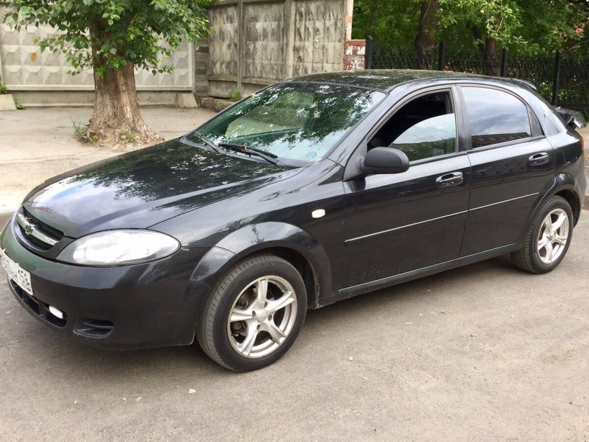 Шевроле Лачетти хэтчбек 1.6 черный