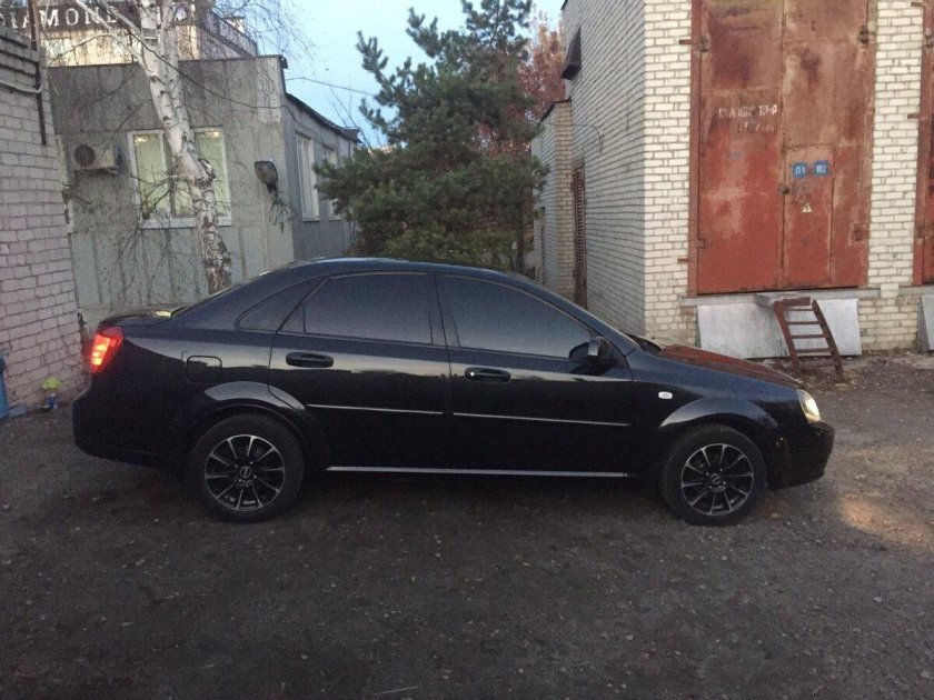 Лачетти хэтчбек 1.6 черный
