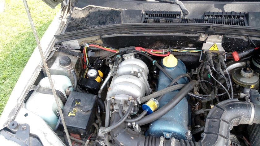 Подкапотка Нива 21214