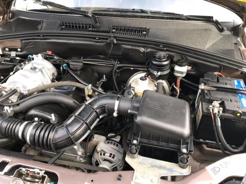 Нива 2123 под капотом