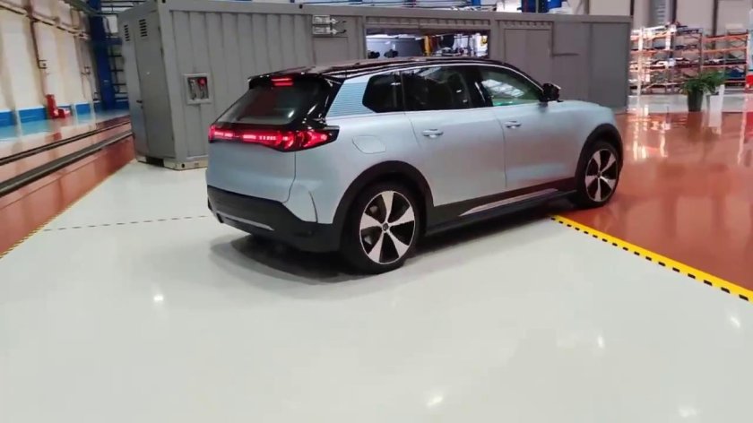 Электромобиль Алмаз Антей российский