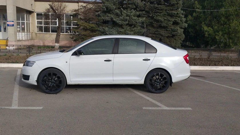 Белые r17 Skoda Rapid