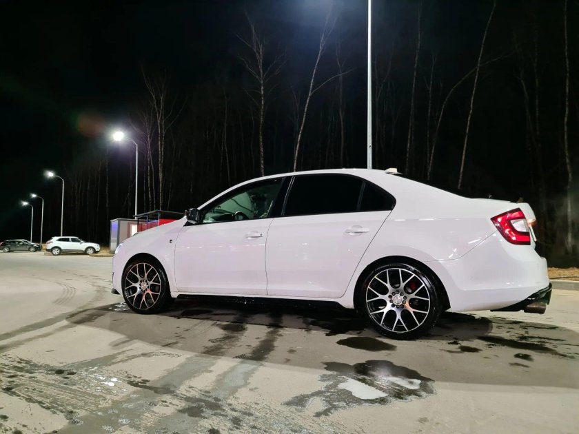 Белые r17 Skoda Rapid