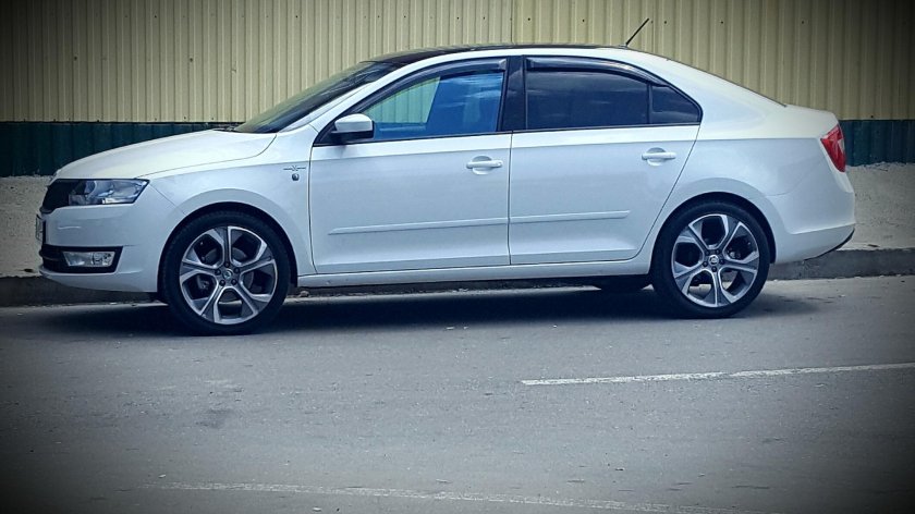 Skoda Rapid белая r15