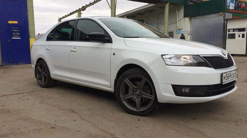 Skoda Rapid r17 215/45
