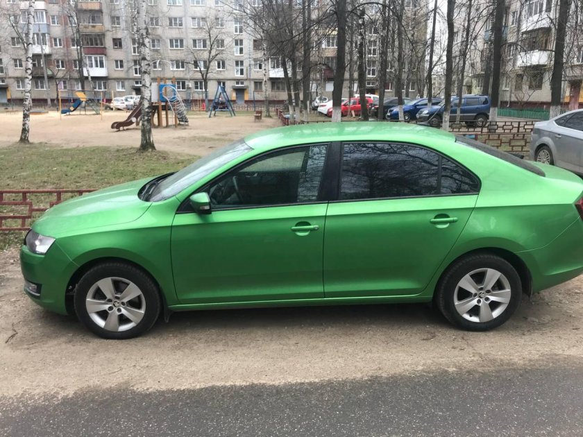 Skoda rapid 2017 зелёная