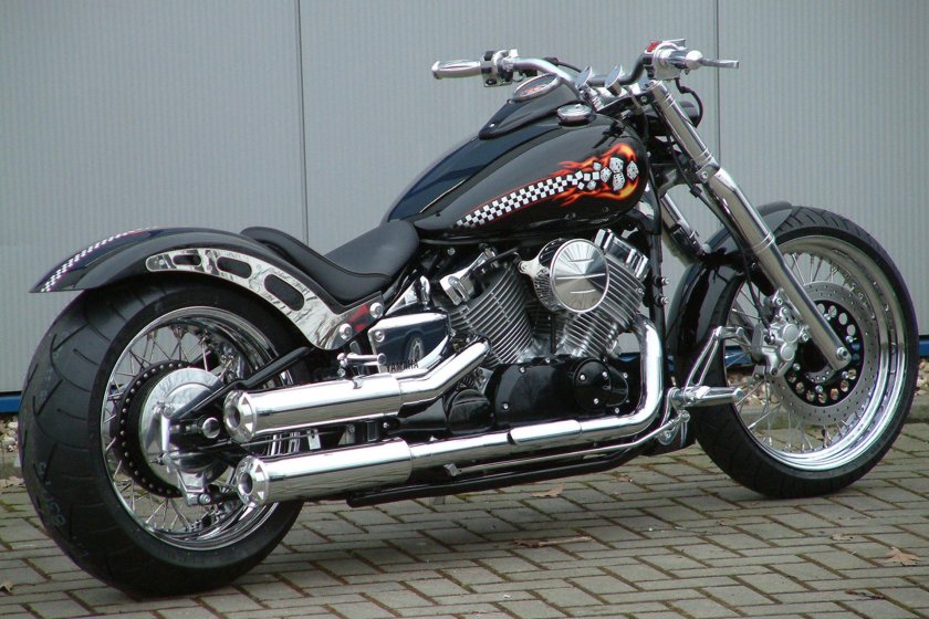 Yamaha XVS 1100 Custom