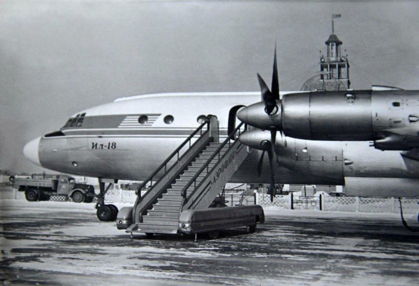 Ил-18 пассажирский самолёт