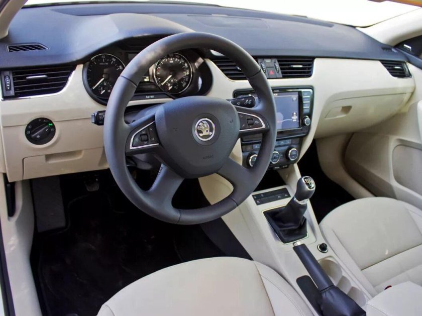 Skoda Octavia a7 белый салон