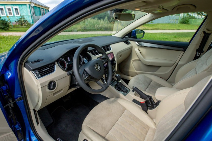 Бежевые салон Шкода Октавия а5