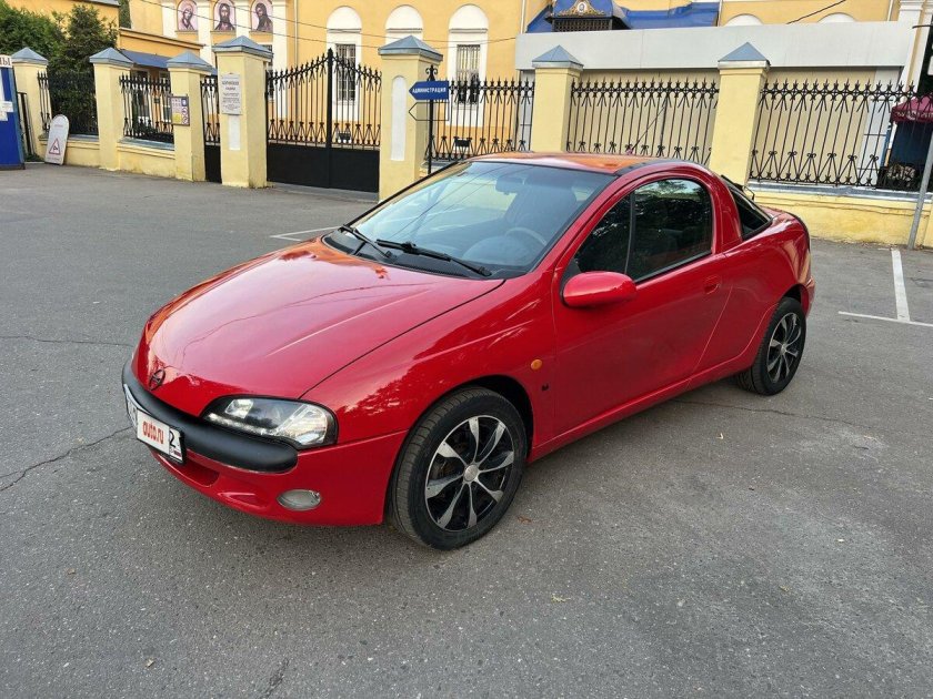 Красный опель