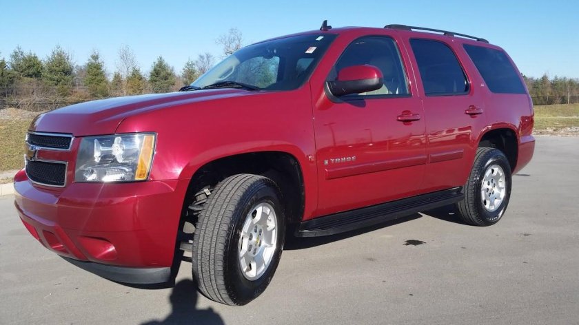 Шевроле Тахо красный