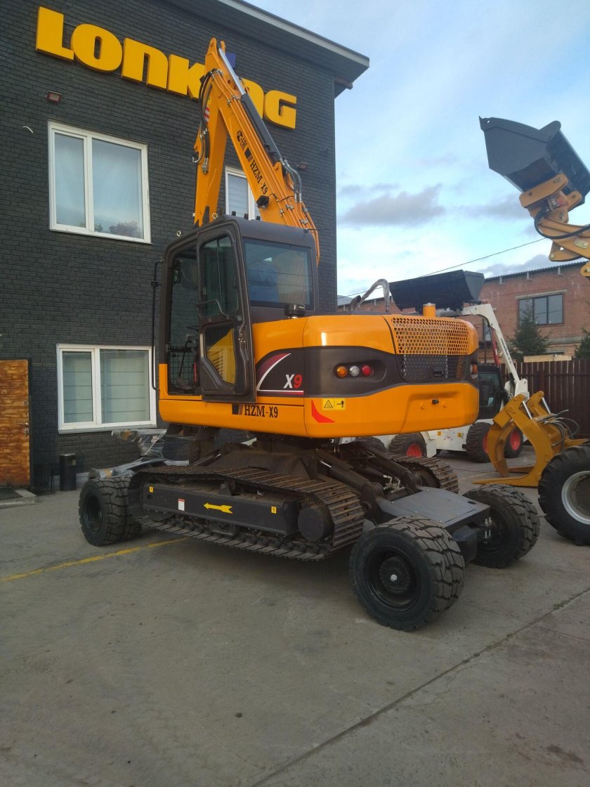 Колесно гусеничный экскаватор