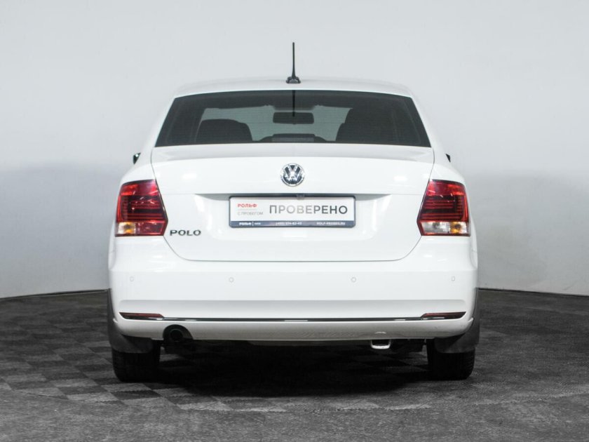 Белый фольксваген поло