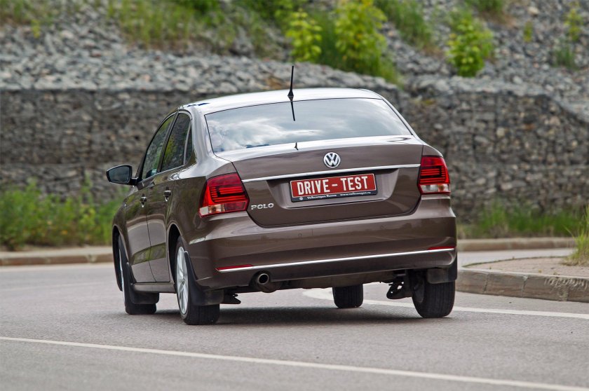 Фольксваген Polo 2015 сзади