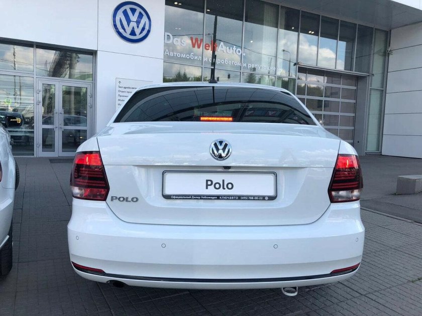 Volkswagen Polo sedan сзади