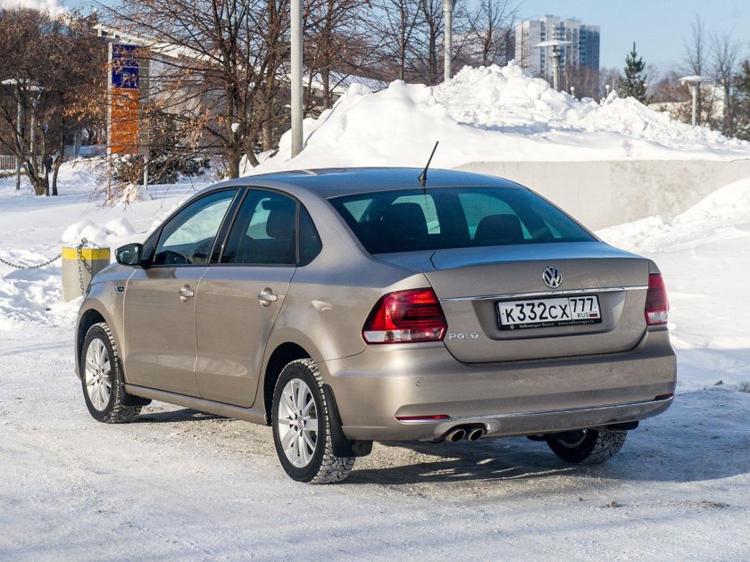Volkswagen Polo sedan сзади
