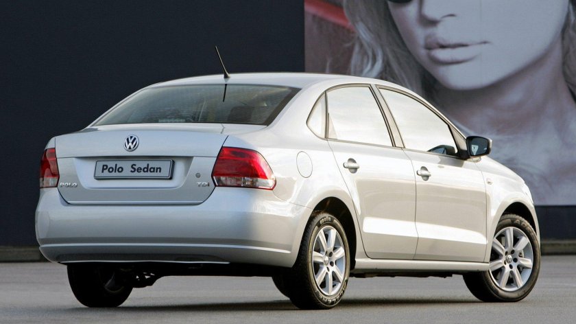 Volkswagen Polo sedan сзади