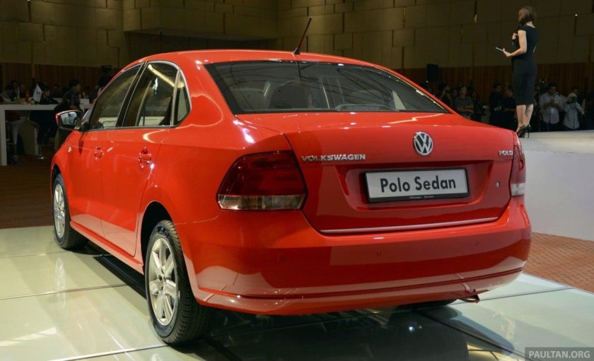 Volkswagen Polo sedan сзади