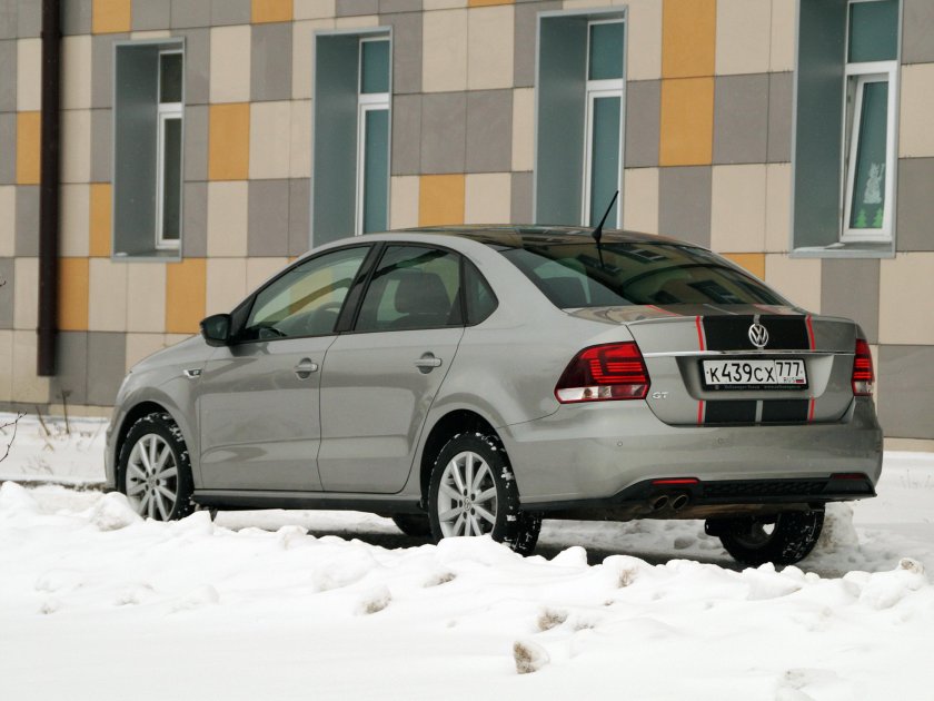Volkswagen Polo sedan сзади