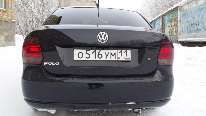 Фольксваген поло черный сзади