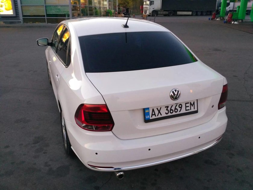 Volkswagen Polo сзади