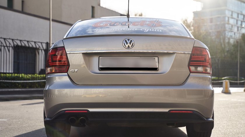 Volkswagen Polo sedan сзади