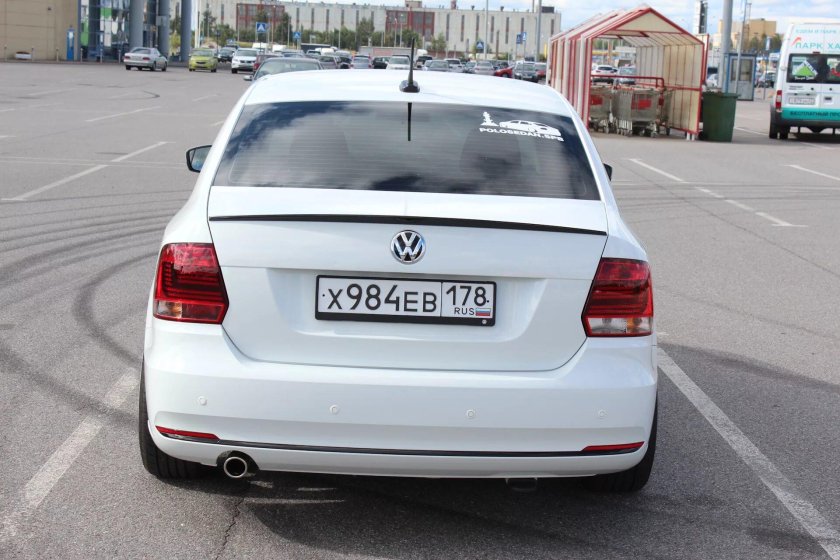 Фольксваген поло седан сзади