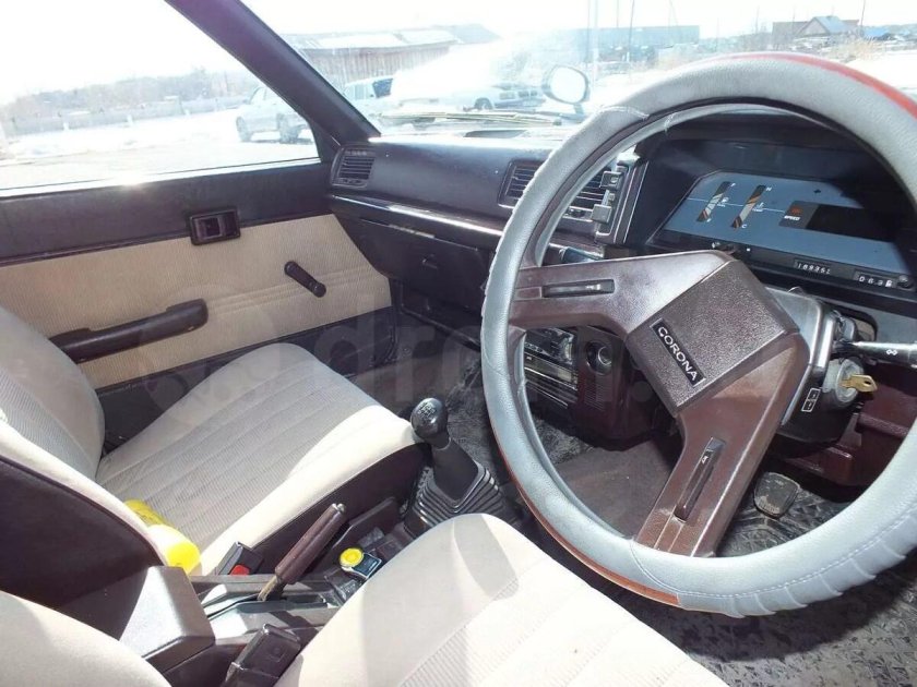Toyota Corona 1985 салон