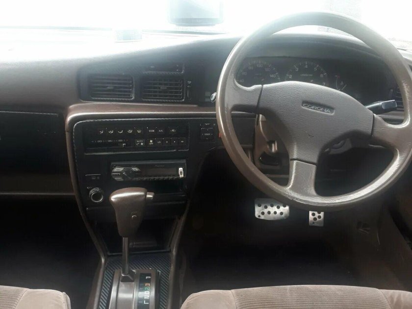 Toyota Corona 170 салон