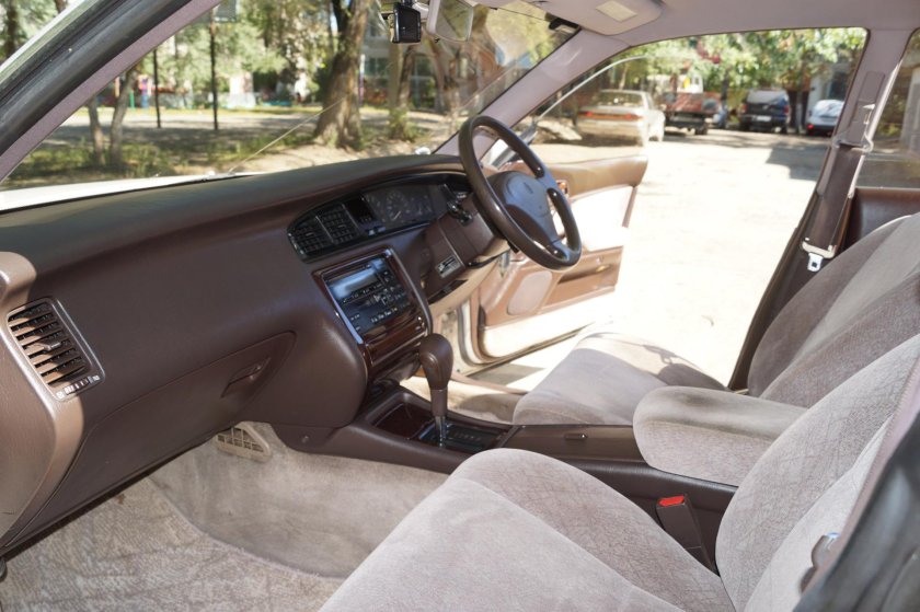 Toyota Crown s140 салон