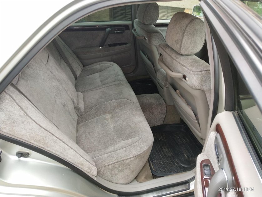 Toyota Crown Majesta s170 салон велюр