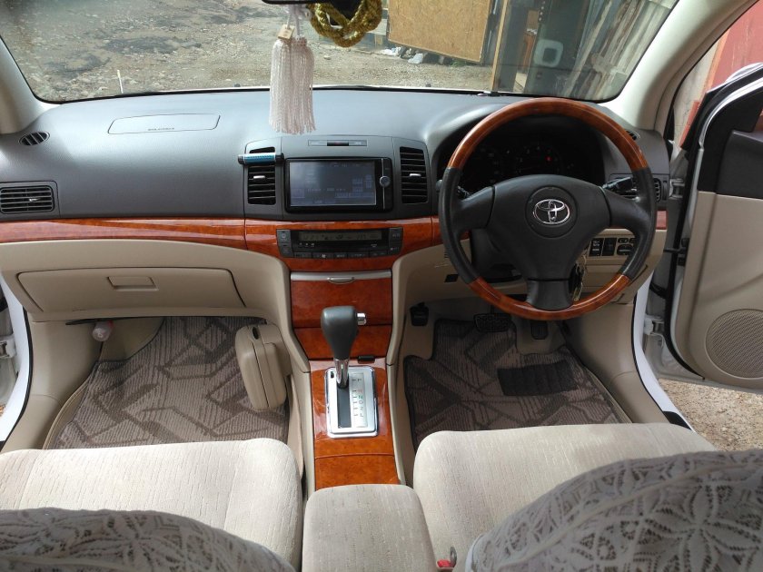 Toyota Premio 2005 салон