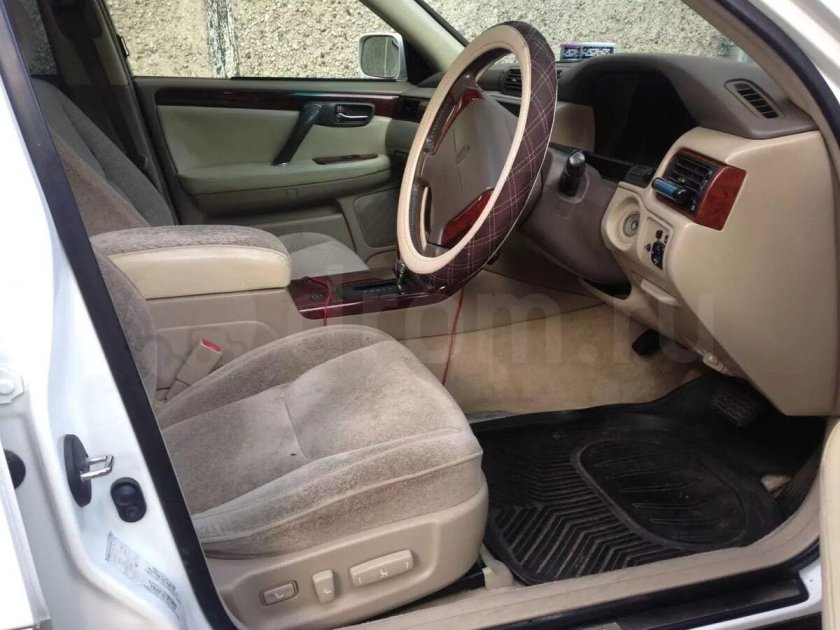 Toyota Crown Majesta s170 салон велюр