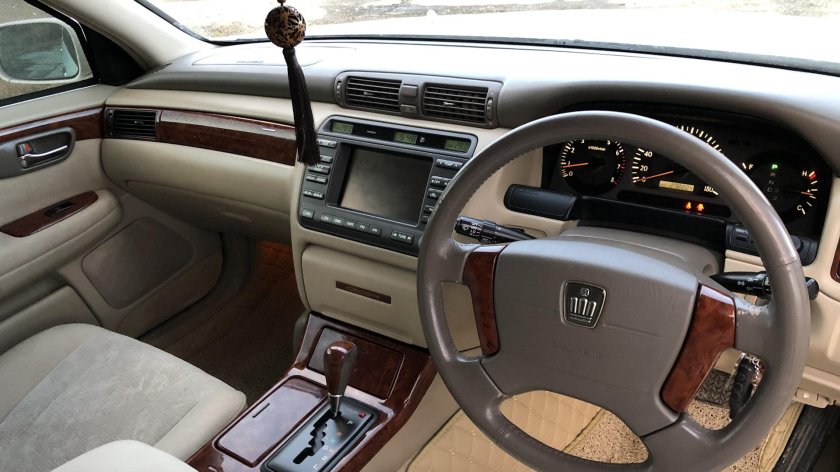 Crown Majesta s170 салон