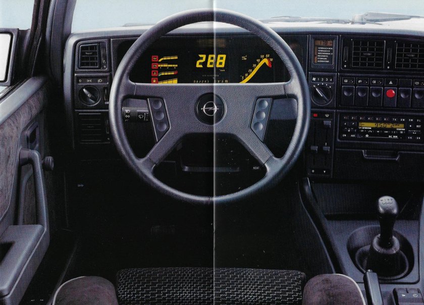 Опель сенатор Монза