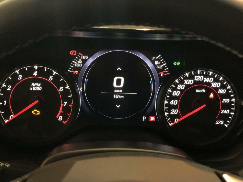 Chevrolet Camaro приборная панель