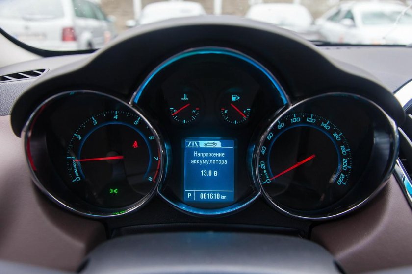 Chevrolet Cruze приборная панель