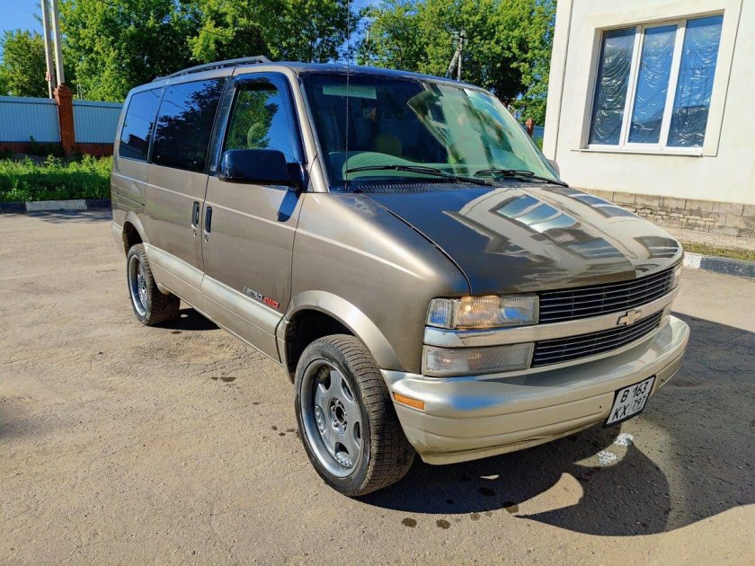 Chevrolet Astro 2